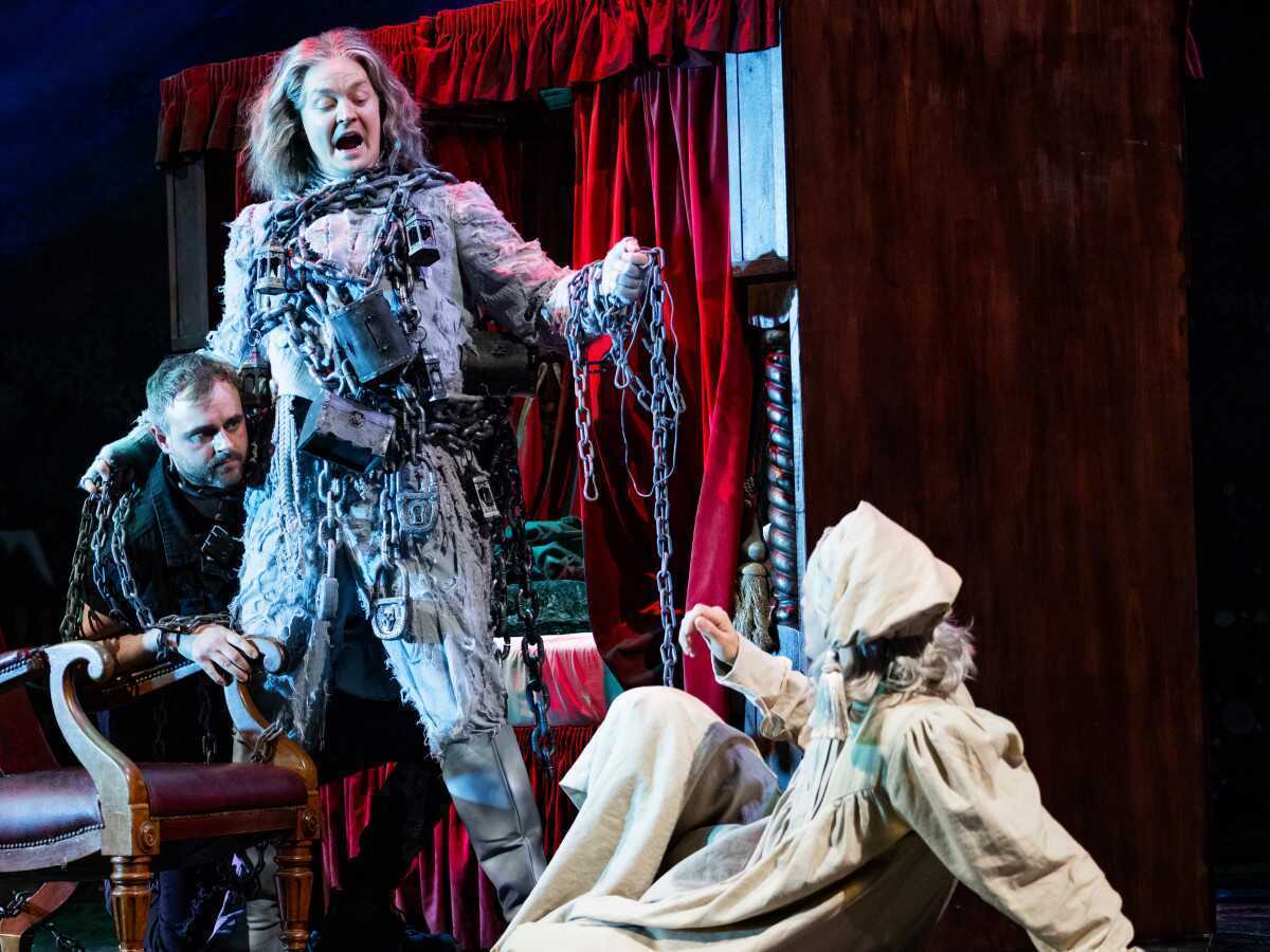 Christmas Carol Goes Wrong